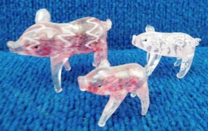glass pig figurnies